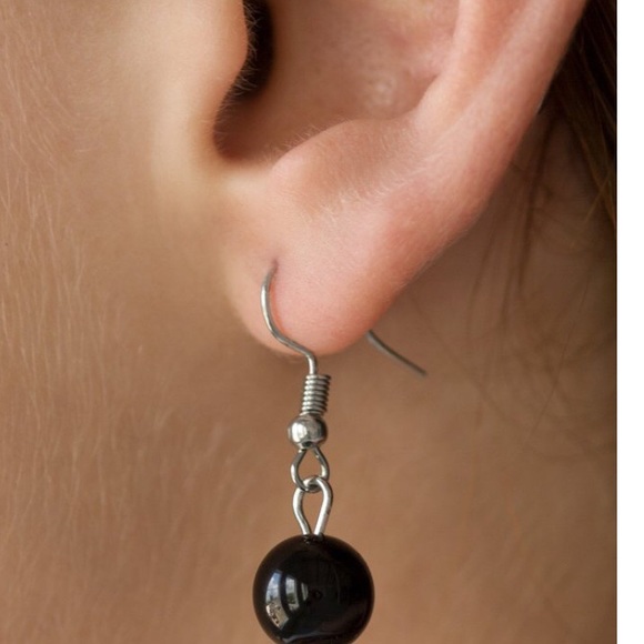 💝BOUTIQUE  silver and black necklace w/ earrings - Picture 3 of 3